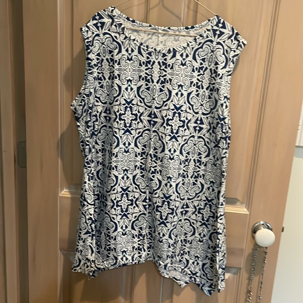 Sleeveless tunic